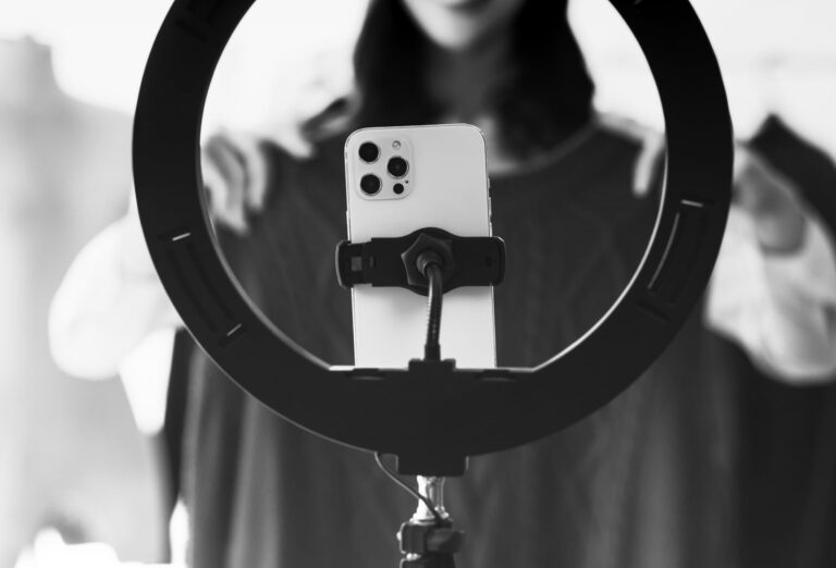 Top 8 Ad Networks for Bloggers and Publishers in 2025